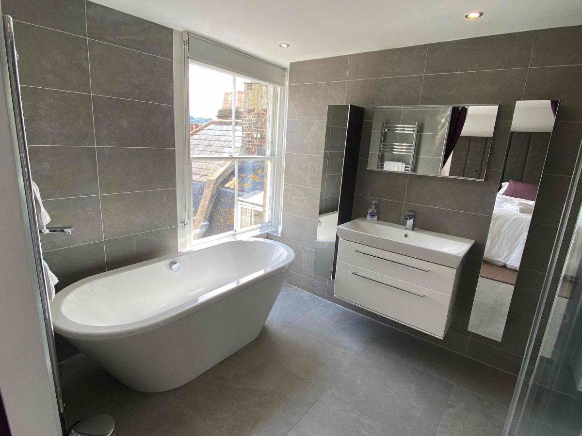 Bath Roof Terrace Apartment, City Centre, Sleeps Up To 8 ภายนอก รูปภาพ